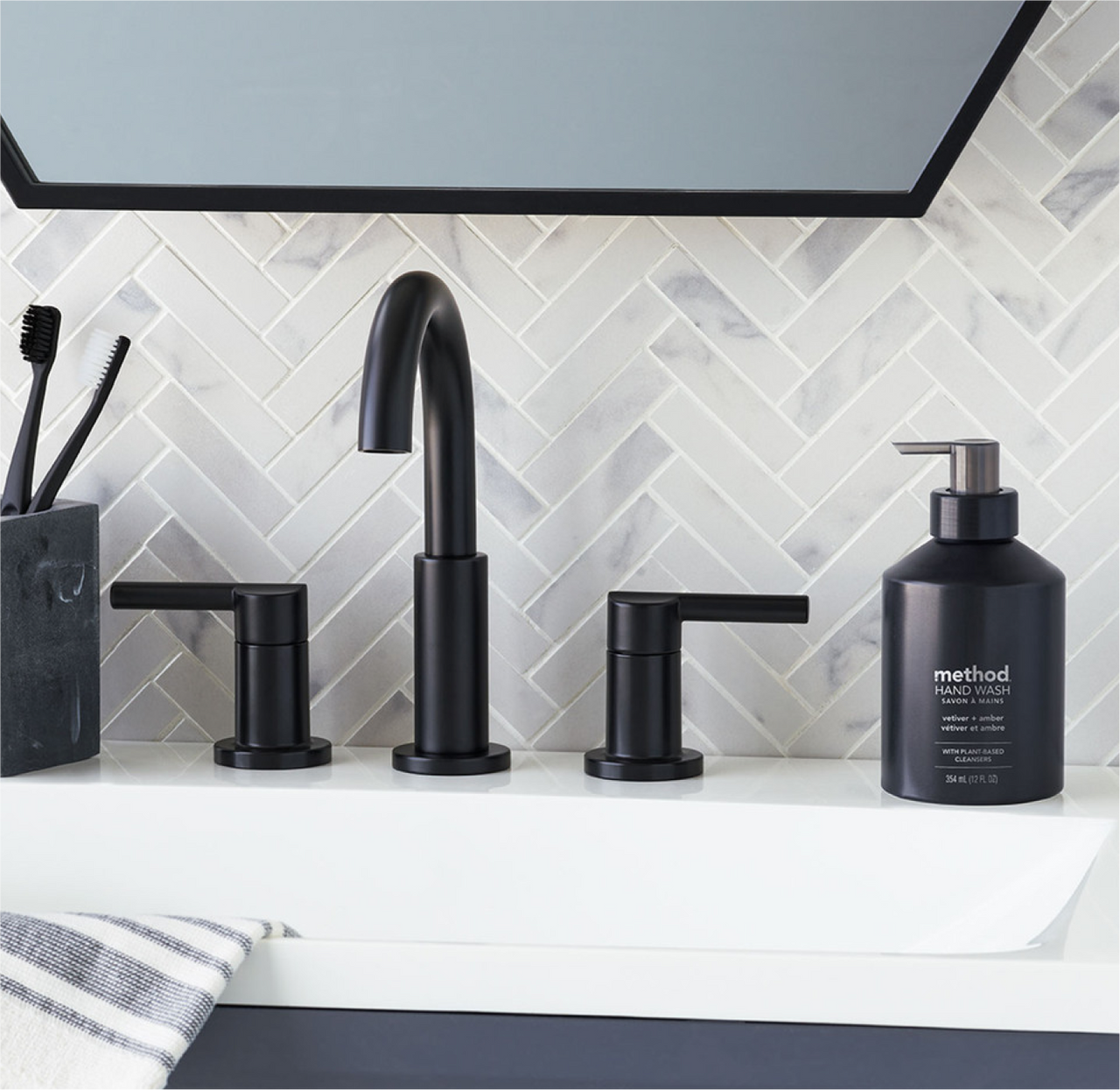 gel hand wash - vetiver + amber. 12 fl oz - Image 5